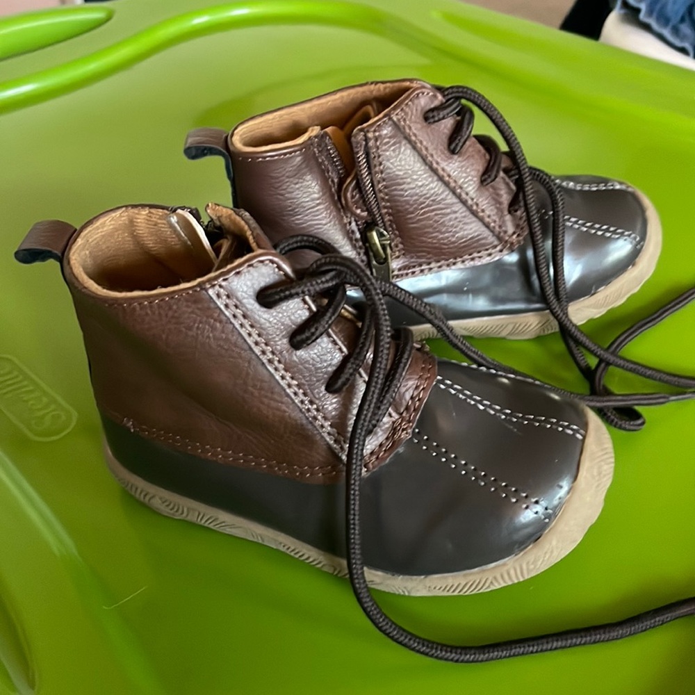 Toddler boys duck boots great condition